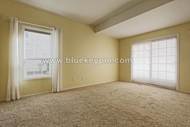 Building Photo - 2 Bed, 2 Bath Main Floor Condo in Cascade ...