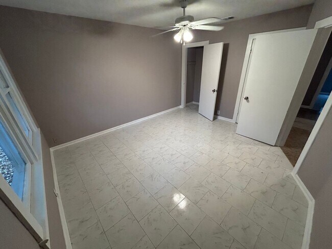 Building Photo - Cozy 3 bedroom, 1 bath for rent near downt...