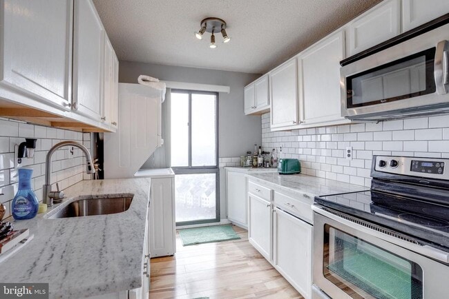 Building Photo - 250 S Reynolds St