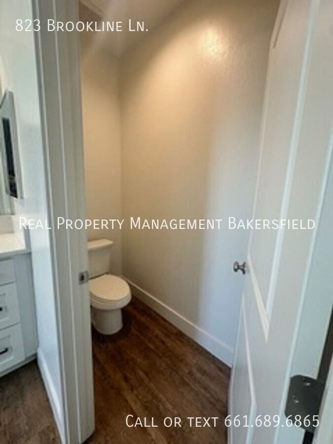 Building Photo - 823 Brookline Ln
