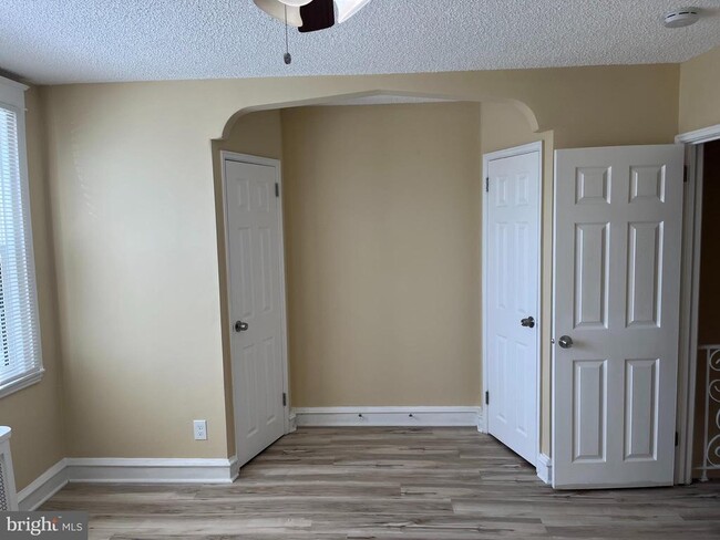 Building Photo - 1323 Gilham St