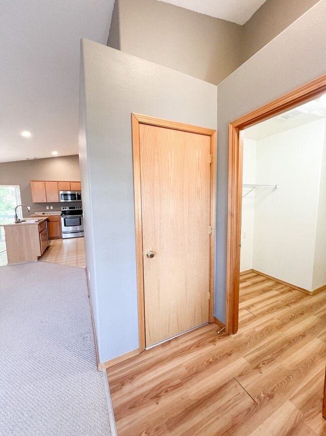 Building Photo - Three Bedroom, Two Bath House in Southview