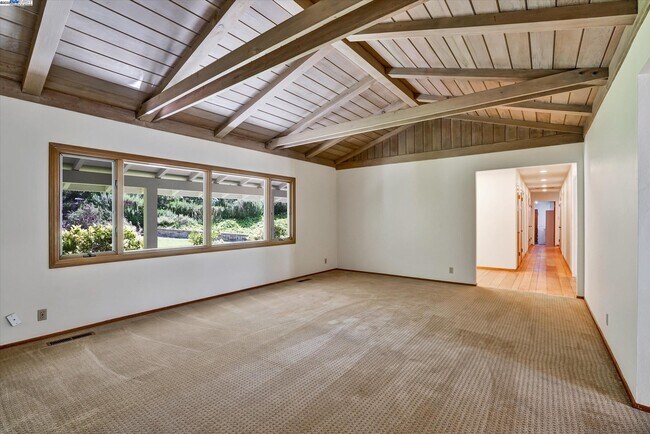 Building Photo - 613 Huntleigh Dr