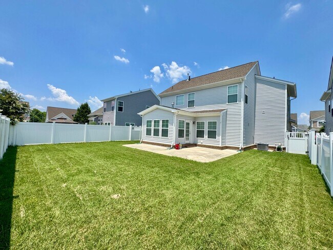 Building Photo - Spacious Suffolk Home in Desirable Bennett...