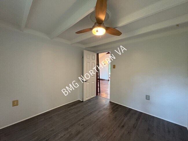 Building Photo - 8221 Barron St