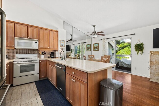 Building Photo - 13 Campton Pl