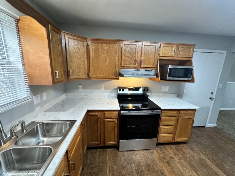 Building Photo - 3906 Dunbar Ave