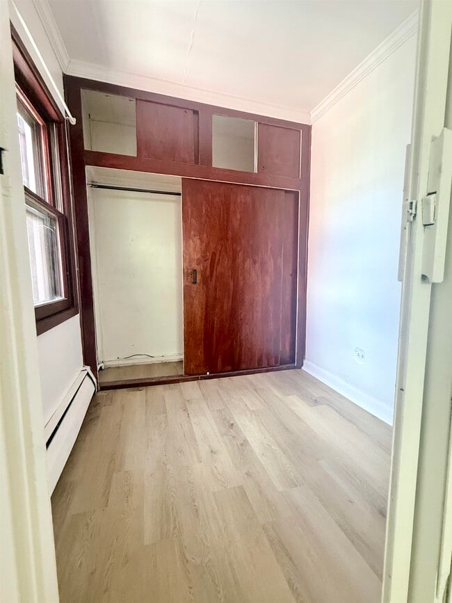 Building Photo - 92 LAIDLAW Ave