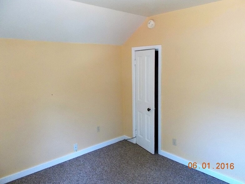 Building Photo - 202 E Sanborn St