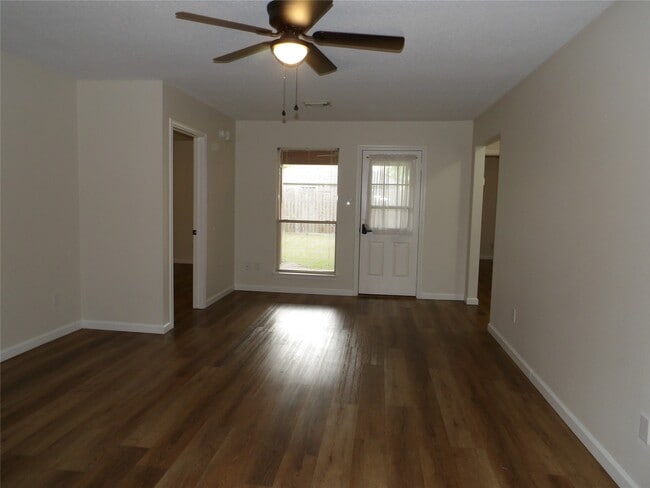 Building Photo - 5917 Red River Dr