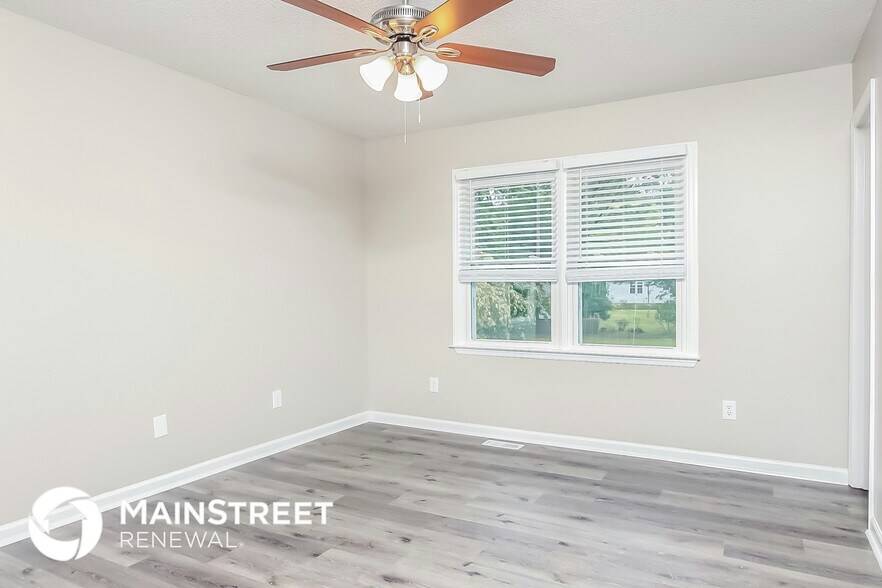 Building Photo - 208 Redberry Dr