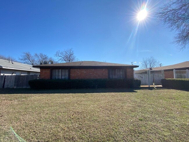 Building Photo - Sanger Avenue TriPlexes