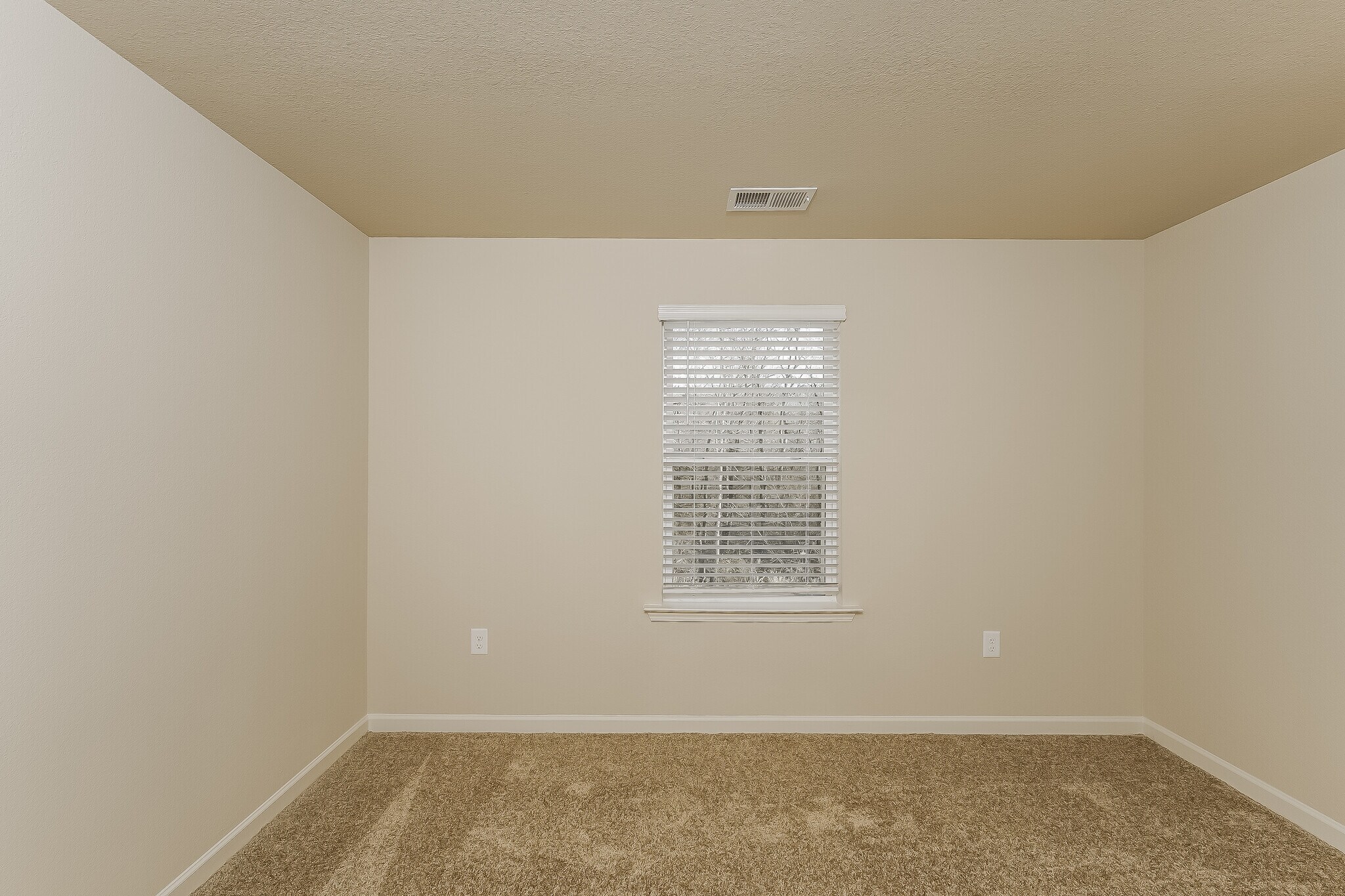 Building Photo - 504 Clover Cir