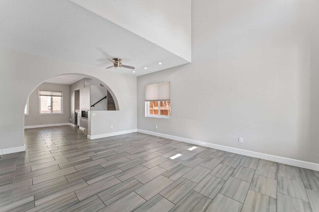 Building Photo - "Spacious 3-Bedroom Retreat with Modern Co...