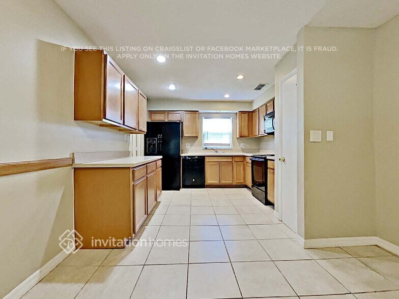 Building Photo - 384 St Dunstan Way
