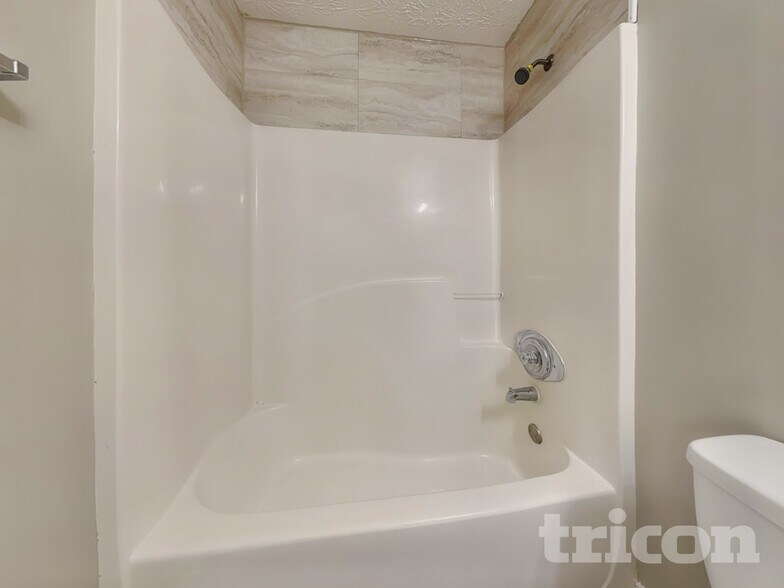 Building Photo - 97 Farmington Dr