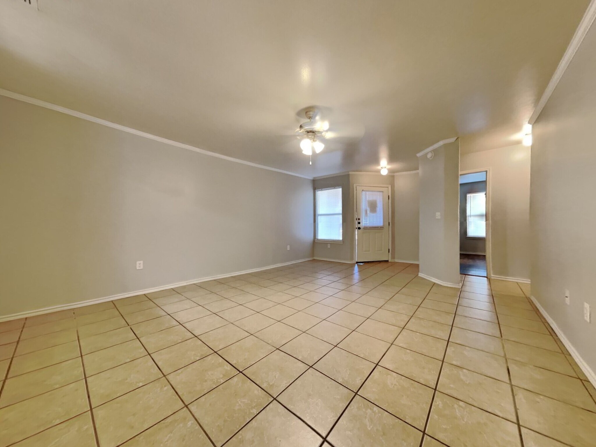 Building Photo - 522 N Brentwood Ave