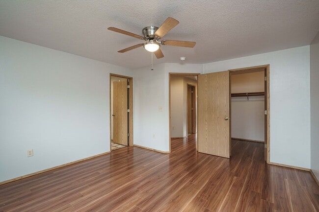 Building Photo - 3 Bedroom 2.5 Bath with workshop and fence...