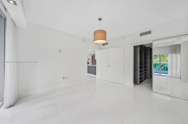 Building Photo - 200 Biscayne Blvd Way