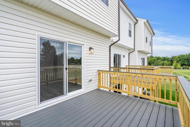 Building Photo - 16628 Green Glade Dr