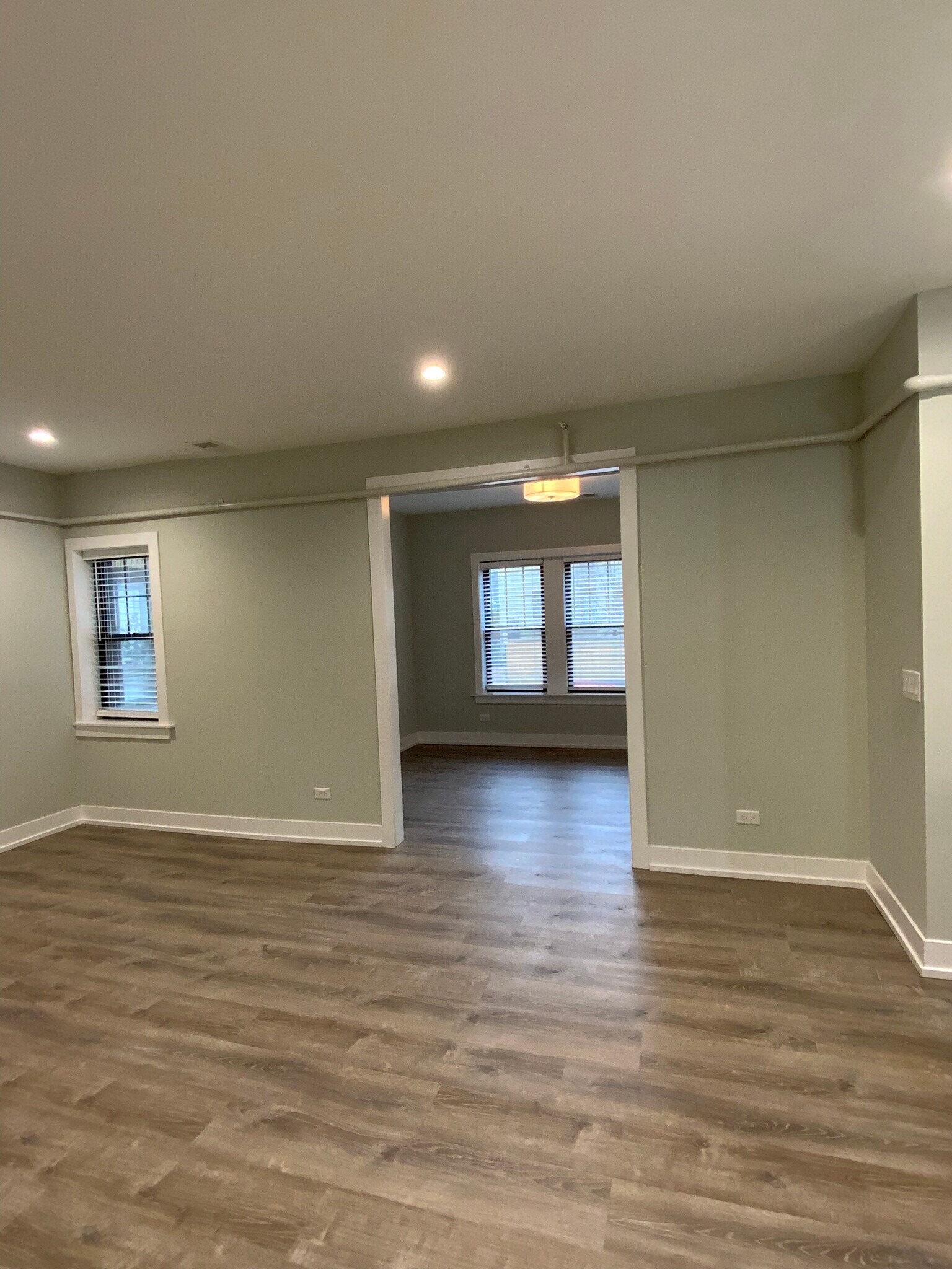 Building Photo - 1000 Crain St