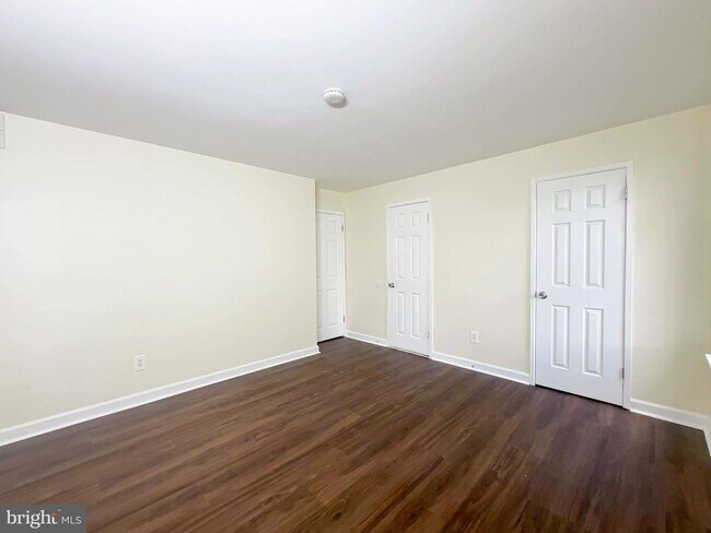 Building Photo - 9641 White Acre Rd