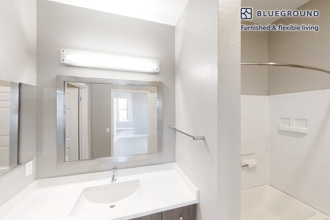 Building Photo - 1257 Lakeside Dr