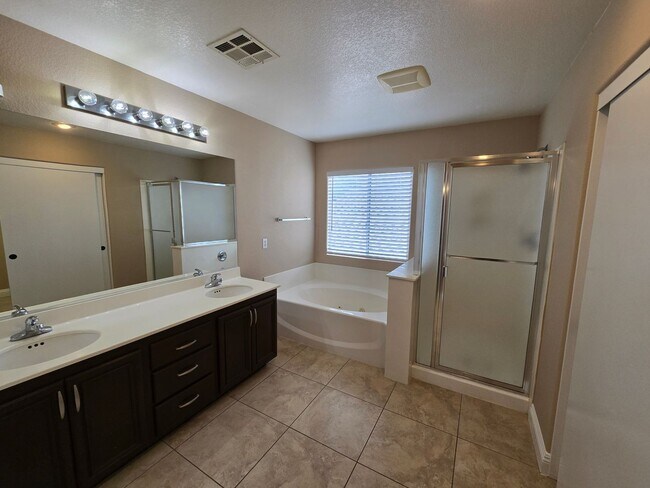 Building Photo - 4 Bedroom Rhodes Ranch Home for Rent