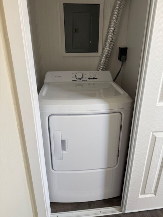 Building Photo - Updated 3 Bed for Rent in Downtown West Bend