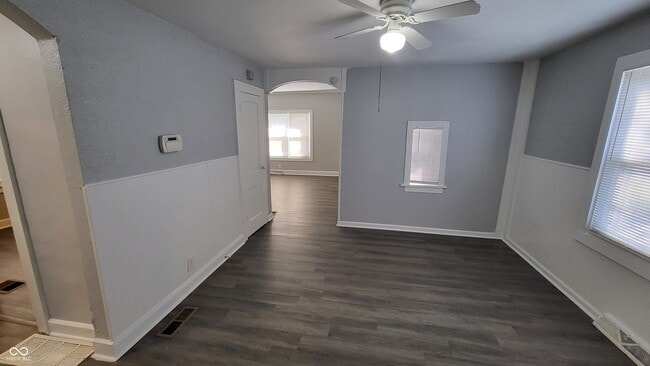 Building Photo - 402 N Bradley Ave