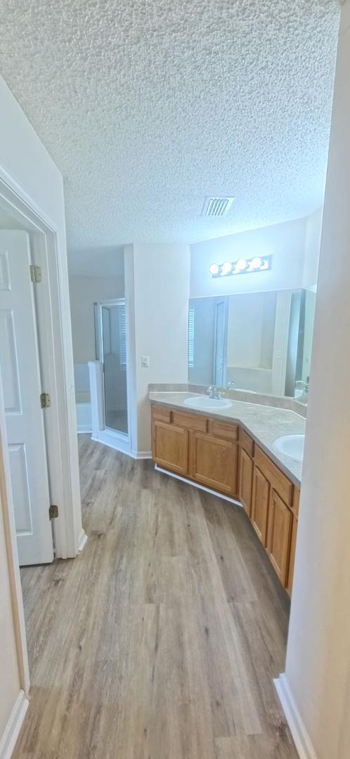 Building Photo - "Charming 3-Bedroom Retreat with 2 Full Baths on Hannah Stables Drive!"