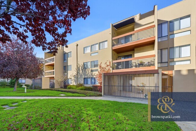 Building Photo - 916 Beach Park Blvd