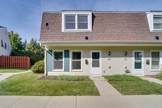 Building Photo - 1883 Jamestown Cir