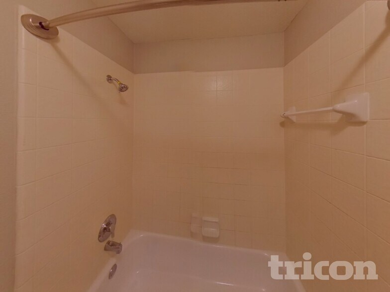 Building Photo - 1980 Creekside Dr