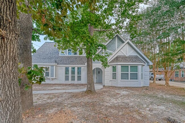 Primary Photo - 318 Pine Manor Dr