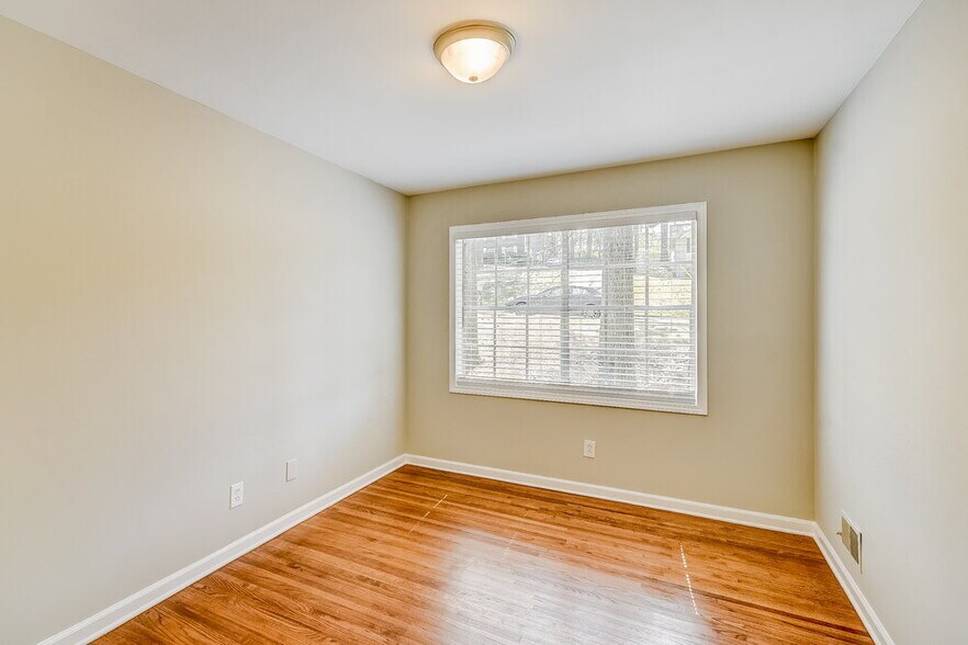Building Photo - 1316 High Point Terrace