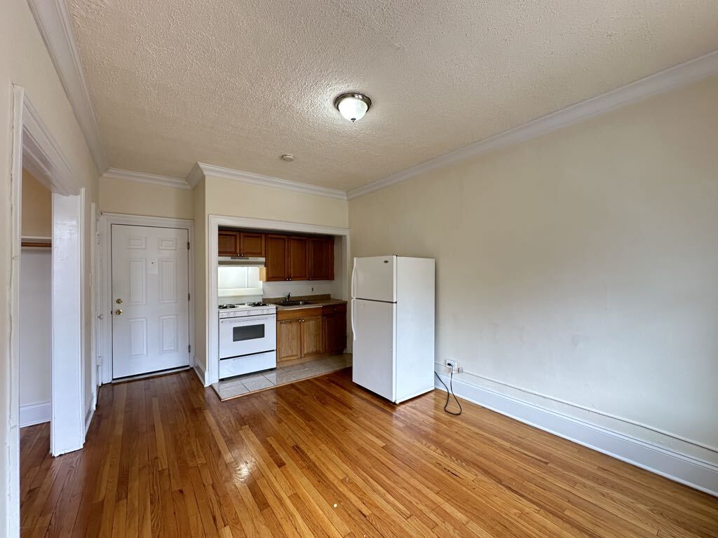 Building Photo - 2737 N Spaulding Ave
