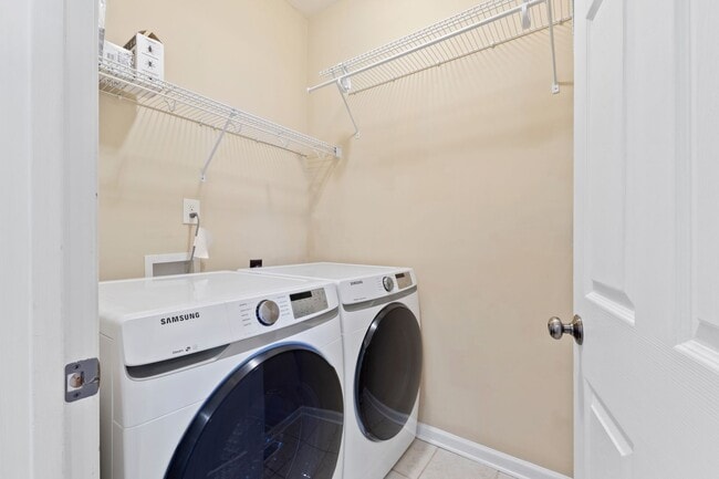 Building Photo - Beautiful 5 Bedroom Home in Dansforth Neighborhood