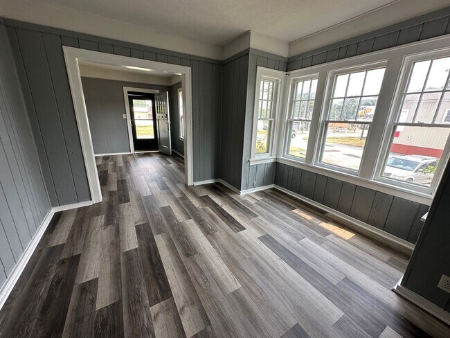Building Photo - 1041 Cassopolis St