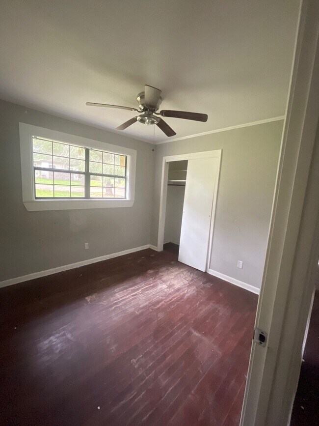 Building Photo - 2718 E Benwood Dr