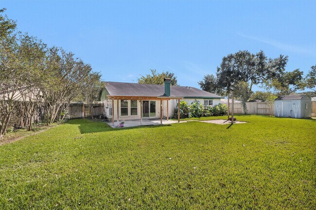 Building Photo - 13650 Cherrydown St