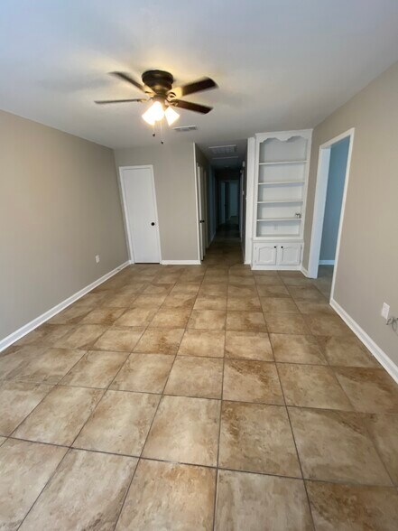 Building Photo - 15342 Crystal Dr