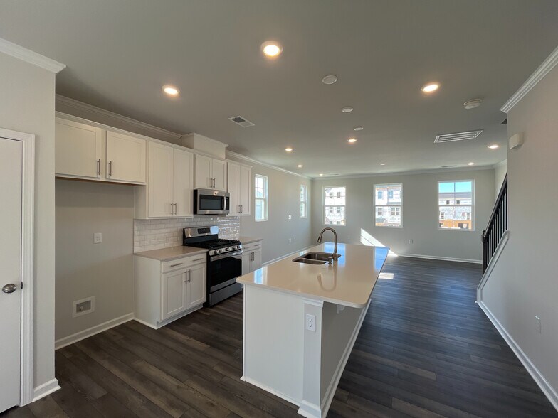 Building Photo - Room in Townhome on Chert Ln