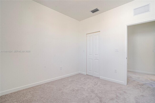 Building Photo - 2728 SE 24th Ct