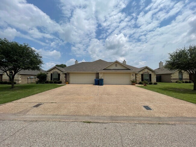 Primary Photo - Duplex