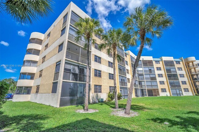 Building Photo - 6575 W Oakland Park Blvd