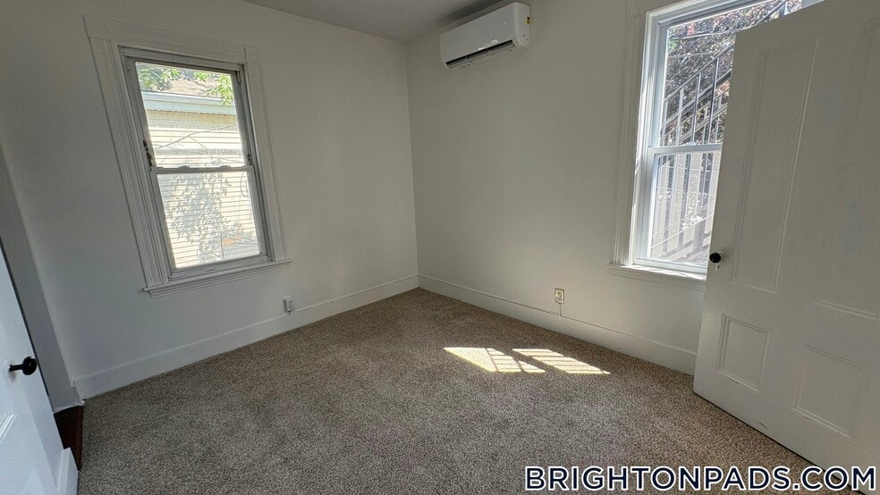 Building Photo - 32 Etna St