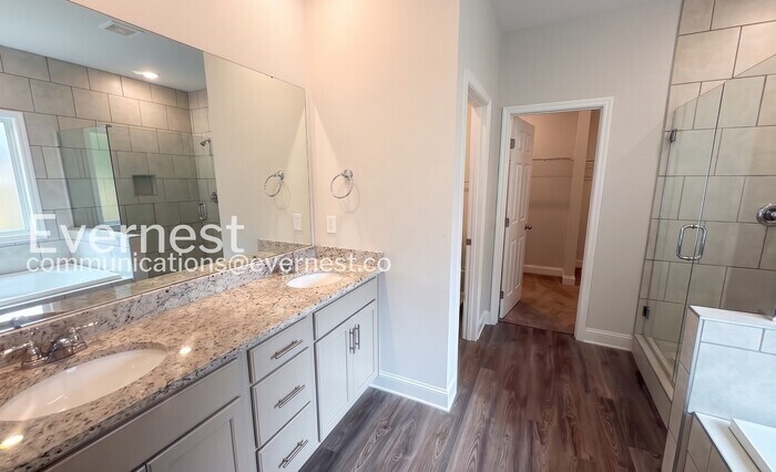 Building Photo - 169 Fall Mdw Dr