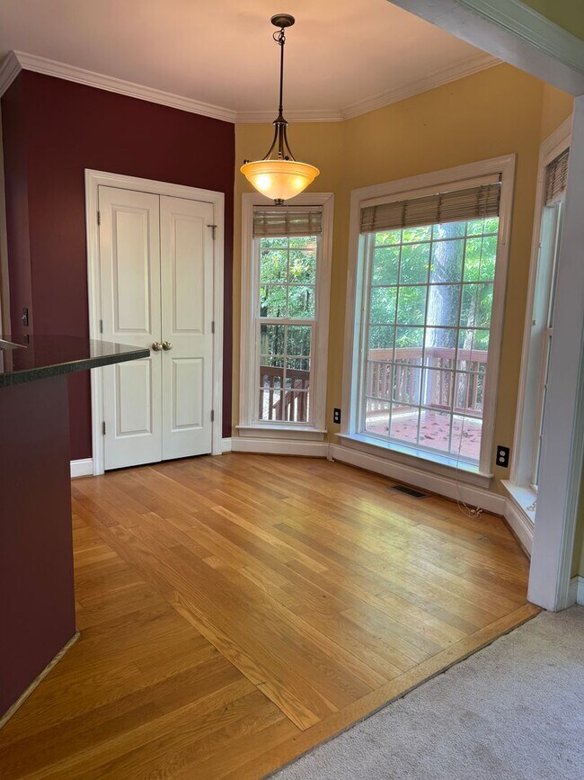 Building Photo - Beautiful Home in River Bluffs