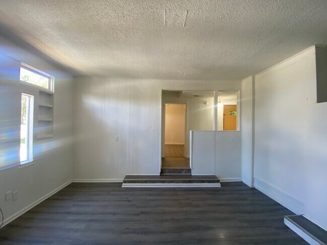 Building Photo - 523 Bob Sikes Blvd